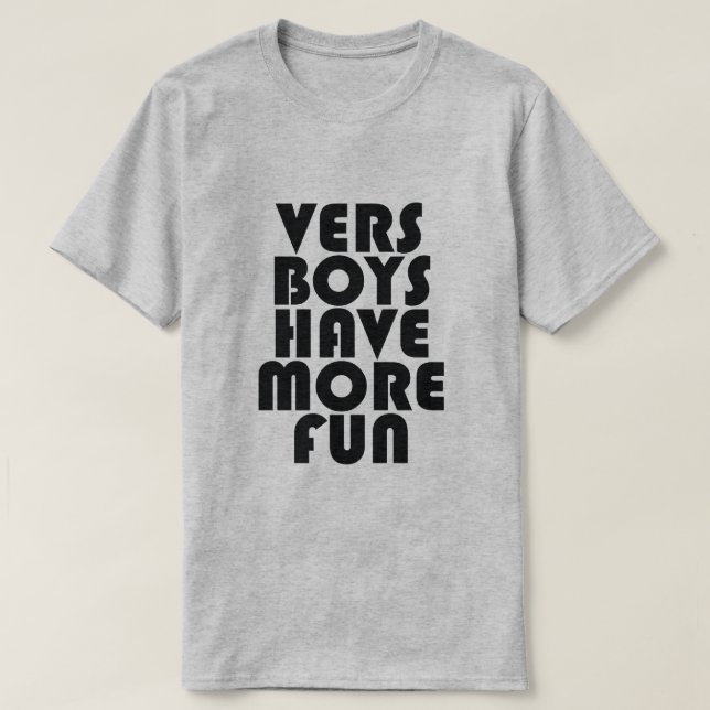JUNGEN HABEN MEHR SPASS. T-Shirt (Design vorne)