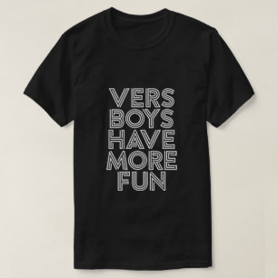 JUNGEN HABEN MEHR SPASS. T-Shirt