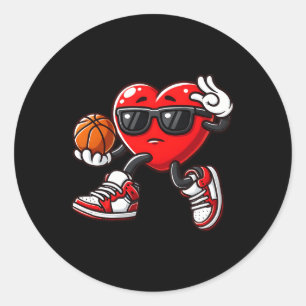 Jungen Kleinkind Niedliches Herz spielen Basketbal Runder Aufkleber