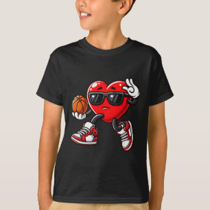 Jungen Kleinkind Niedliches Herz spielen Basketbal T-Shirt