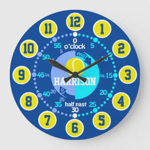 Jungen lernen, Zeit blau grün gelben Tennis zu erz Große Wanduhr