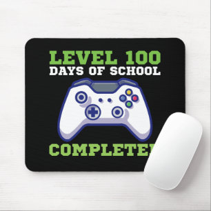 Jungen Level 100 Schultage absolviert  Mousepad