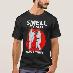 Jungen Mädchen Riecht an meinen Füßen Riecht an i T-Shirt