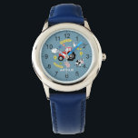 Jungen Niedliche Zuchttiere und Traktoren & Name K Armbanduhr<br><div class="desc">Diese niedliche, moderne Kinderuhr ist mit einem Cartoon von Nutztieren ausgestattet, mit einem Traktor, Kühen, Schweinen, Schafen, Hühnern und Blume, und kann mit Ihrem Jungennamen personalisiert werden. Mit klaren, leicht lesbaren Zahlen ist diese "erste" Uhr ideal für Kinder oder Kleinkinder, die gerade erst mit dem Lernen beginnen. Das perfekte Design...</div>