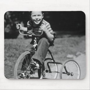 Jungen-Reitdreirad Mousepad