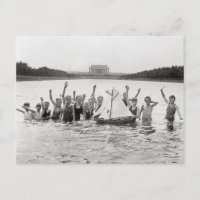 Jungen schwimmen, 1926