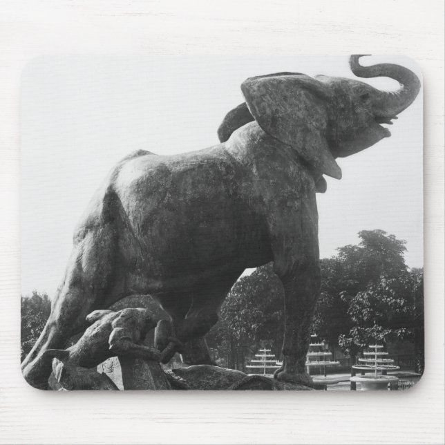 Junger Elefant gefangen in einer Falle Mousepad (Vorne)
