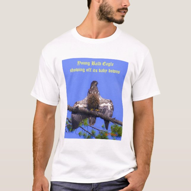 Junger Weißkopfseeadlerschnappschuß, der T-Shirt (Vorderseite)