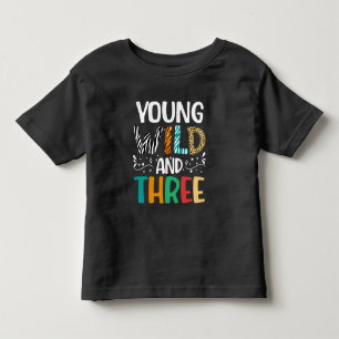 Junger Wilder und drei lustige Mädchen Jungen 3. G Kleinkind T-shirt