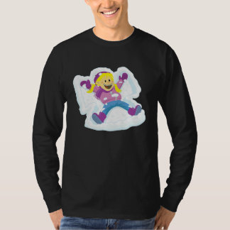 Junges Mädchen macht Schneengel im Winter T-Shirt