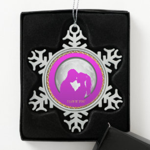 Junges Paar rosa Silhouette küssen sich gegenseiti Schneeflocken Zinn-Ornament