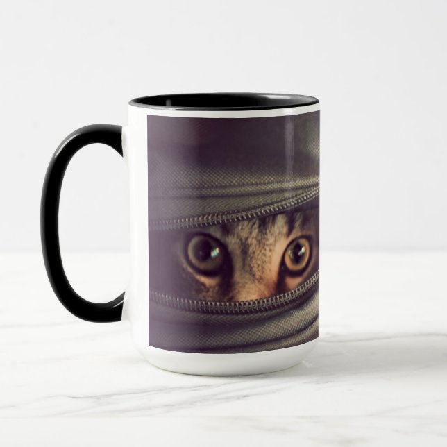 Junges Tabby-Kätzchen Tasse (Links)