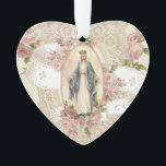 Jungfrau Mary Religiöse Vintage Rose Ornament<br><div class="desc">Das ist ein zweiseitiges traditionelles katholisches religiöses Keramik-Ornament der gesegneten Jungfrau Mary,  Our Lady of Grace,  mit Spitzen-Design und rosa Rosen.
Auf der Rückseite ist ein schönes Goldkruzifix mit Spitzen,  Rose und einer Vorlage für einen Namen oder anderen Text. 
 Ein Band macht es einfach,  diesen fantastischen Keepake anzuzeigen.</div>