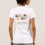 Junggeselinnen-Abschied Retro Dancing Queens Match T-Shirt<br><div class="desc">Benutzerdefinierter Junggeselinnen-Abschied Retro Dancing Queens T - Shirt können Sie mit dem Namen der Braut anpassen. Perfekt passendes Party Retro Design Shirt. Verwenden Sie unser "Design Tool",  um Text hinzuzufügen oder die Farbe des Textes zu ändern.</div>