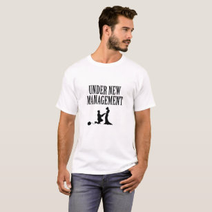 Junggeselle-Party Bräutigam-Geschenk unter neuem T-Shirt