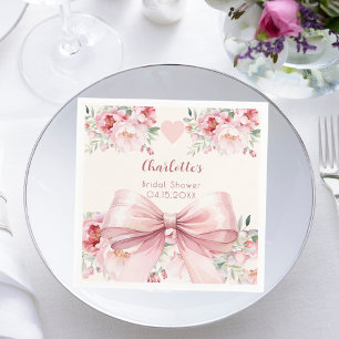 Junggesellinnen-Abschied mit rosa Schleife und cre Serviette