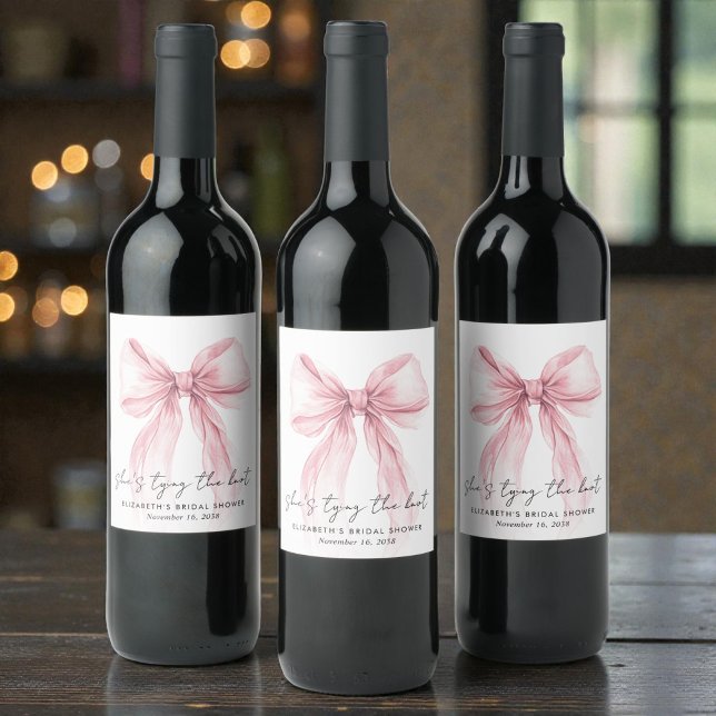 Junggesellinnen-Abschied mit rosa Schleife Weinetikett (Shes Tying The Knot Pink Bow Bridal Shower Wine Label)