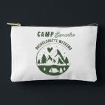 Junggesellinnen-Abschiedsparty Camping Bach Wochen Zubehörtasche<br><div class="desc">Ein süßes handgezeichnetes Design mit Illustrationen im Thema Junggesellinnen-Abschied-Camping. Dieses grüne und weiße Camp-Bach-Wochenende-Design ist ideal für Glamping-Camping-Junggesellinnen-Wochenenden,  Camping-Mädels-Trip-Junggesellinnen-Partys in den Bergen,  im Wald oder am See.</div>
