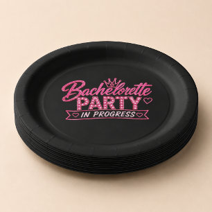 Junggesellinnen-Abschiedsparty im Gange Pappteller