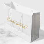 Junggesellinnenabschiede? Modern Script Gold Große Geschenktüte<br><div class="desc">"Wirst du meine Bridesmaid sein?" Modernes Script White and Gold Bridesmaid Vorschlag Geschenktasche mit dem Titel "Will You Be My Bridesmaid?" in goldfarbenem,  modernem Script Schriftart Stil auf weißem Hintergrund. Bitte beachten Sie: Die Details der Folie werden im Kunstwerk simuliert. Bei der Herstellung dieses Produktes wird keine Folie verwendet.</div>