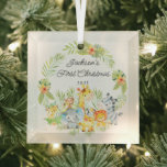 Jungle Animals Baby's First Christmas Ornament Aus Glas<br><div class="desc">Niedliche Baby's erste Weihnachtsschmuck die süßesten kleinen Dschungeltiere gerahmt mit Aquarelldschungel Blätter.</div>