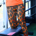 Jungle Giraffe Print Leggings<br><div class="desc">Diese Leggings sind wunderschön gestaltet mit einem faszinierenden orangen und schwarzen Giraffenmuster und bieten eine einzigartige und stilvolle Ergänzung zu Ihrem Kleiderschrank. Das Muster zeigt die markanten und eleganten Flecken, die für Giraffen charakteristisch sind, und schafft so einen raffinierten und auffälligen Look. Die Leggings sind aus hochwertigem, dehnbarem Stoff gefertigt...</div>