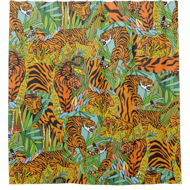 Jungle Majesty: Tiger inmitten von Grün Duschvorhang (Vorderseite)