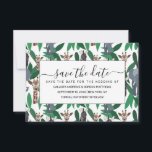 Jungle Zebra Elephant Giraffe Safari Tiere Save The Date<br><div class="desc">Dieses niedliche und moderne Muster ist perfekt für den Tierliebhaber. Hier finden Sie handgezeichnet Safari-Tierbilder wie Zebras, Elefanten und Giraffen mit DschungelBlätter auf weißem Hintergrund. Die Farbe ist grün, hell grün, grau, braun, gelb, schwarz und weiß. Es ist ein trendy und lustiges Muster. Genießen Sie dieses handgezeichnet Illustrationsmuster des Künstlers...</div>