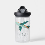 Jungs Niedlich Blue Airplane Kids Travel Trinkflasche<br><div class="desc">Dieses niedliche und moderne Kinderwasserflaschendesign ist mit einem blauen und orangefarbenen Flugzeug ausgestattet und kann mit dem Namen Ihres Jungen personalisiert werden. Perfekt für ein Flugzeug und ein reiseliebendes Kind,  das perfekte Zubehör für Schule oder Vorschule! Karo in unserem Shop für andere skurrile Reisedesigns.</div>