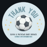 Jungs Niedlich Blue Soccer Danke Baby Dusche Runder Aufkleber<br><div class="desc">Die Babydusche mit niedlichem und modernem Sportmotiv zeichnet sich durch ein Design mit blauen Cartoon,  Fußball und Sternen aus. Der Aufkleber kann mit dem Namen Ihres Jungen und dem Datum Ihrer Babydusche personalisiert werden. Die perfekte Fußball-Fußball-Ergänzung zur Geburtstagsparty Ihres Kindes,  ideal für Babydusche-Gastgeschenke!</div>