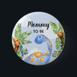 Jungs Niedlich Dinosaurier Mommy zu Baby Dusche Button<br><div class="desc">Dieses trendige und niedliche Blue Jungs Baby Duschknopfdesign besticht durch einen niedlichen Aquarelldinosaurier mit Dschungelhintergrund. Dieses moderne Design bietet auch einen Platz für Sie,  um Ihre Gäste Titel,  Beispiele "Mama zu sein",  "Papa zu sein",  "Großmutter zu sein" hinzuzufügen. Die perfekte,  skurrile Dino-Thematik zusätzlich zu Ihrer Babydusche!</div>
