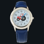 Jungs Niedliche Traktorkinder mit Namen Kinder Armbanduhr<br><div class="desc">Diese niedliche Kinderuhr ist mit handgezeichnet rotem Traktor-Cartoon auf blau mit klaren Zahlen versehen und kann mit dem Namen Ihres Jungen personalisiert werden. Ideal für eine Farm und Traktor liebende Kinder erste Uhr! Karo in unserem Shop für andere niedliche Designs.</div>
