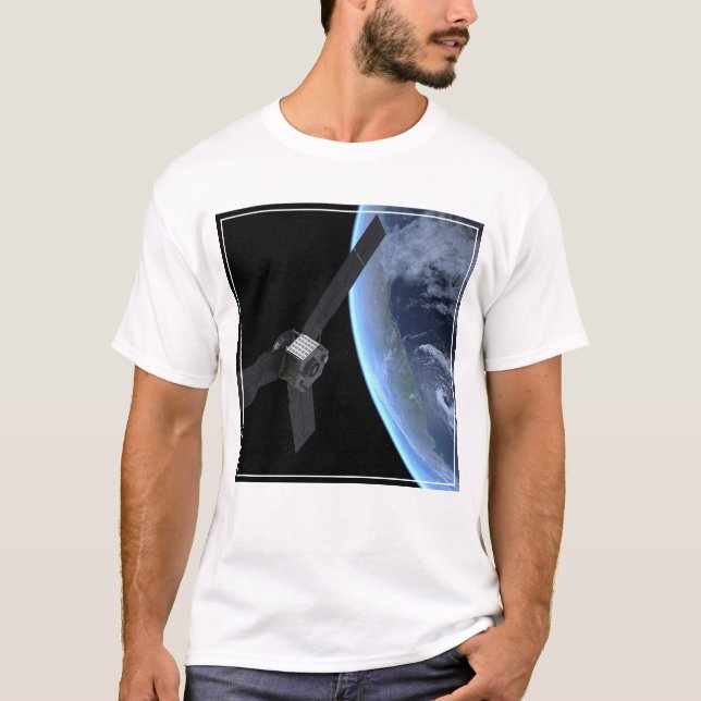 Juno Raumfahrzeug während der Erde Flyby T-Shirt (Vorderseite)