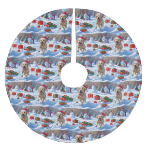 Jupon De Sapin En Polyester Brossé Chien Labrador courant dans la neige avec un chape