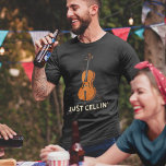 Just Cellin Cello Novelty T-Shirt<br><div class="desc">Dieses "Just Cellin"-Design ist ein großartiges Geschenk für einen Zellisten oder als Leckerei für sich selbst,  für die Zeiten,  in denen man nur kalt und will,  lässig zu sein</div>