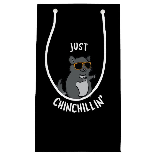 Just Chin-Chillin Funny Chinchilla Pun Dark BG Kleine Geschenktüte (Vorderseite)