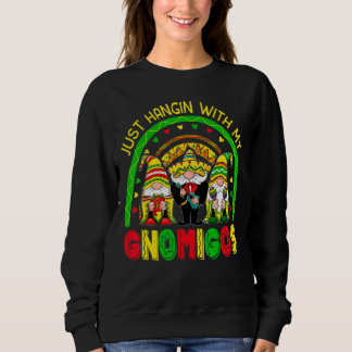 Just Hangin mit meinem Gnomigos Gnome Cinco de May Sweatshirt