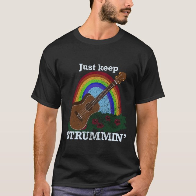 Just Keep Strummin’ Ukulele Rainbow Hawaiian  T-Shirt (Vorderseite)