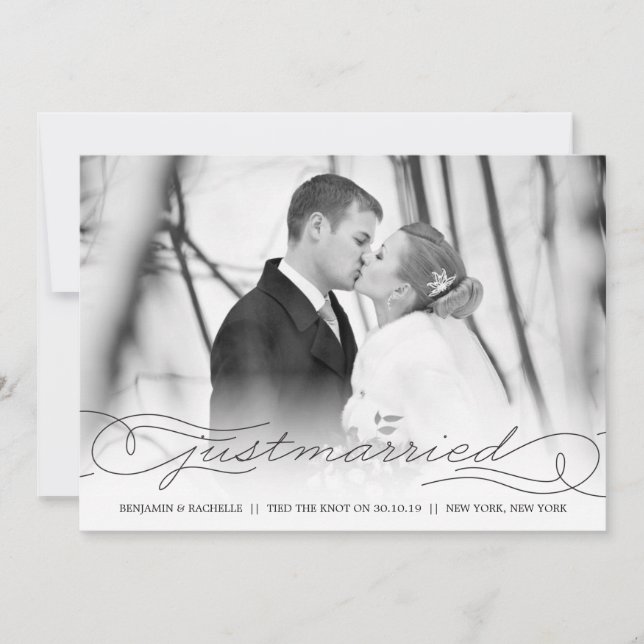 Just Married Black Wedding Announcement Foto Card Ankündigung (Vorderseite)
