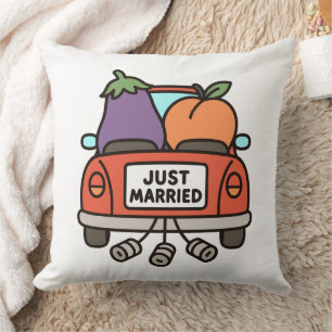 Just Married Eggplant and Peach Kissen