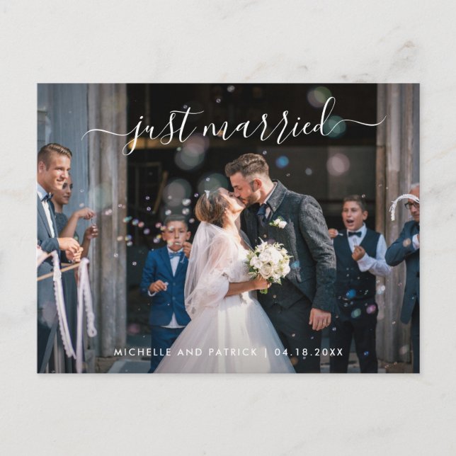 Just Married Elegante Script Foto Elopement Ankündigungspostkarte (Vorderseite)