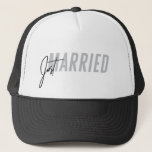 Just Married Hat für ihn| Neugezogener Hut - Grau Truckerkappe<br><div class="desc">// Benötigen Sie Hilfe bei der Anpassung Ihres Designs? Got andere Ideen? Kontaktieren Sie mich unter:zoe@gorjodesigns.com</div>