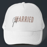 Just Married Hat | Neuer Hut - Dunkelrosa Truckerkappe<br><div class="desc">// Benötigen Sie Hilfe bei der Anpassung Ihres Designs? Andere Ideen got? Kontaktieren Sie mich unter: zoe@gorjodesigns.com</div>