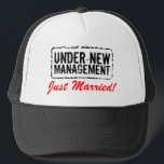 Just Married hats | Neue Verwaltung Truckerkappe<br><div class="desc">Nur verheiratete Hüte für Männer | Neue Verwaltung. Niedliche Geschenkidee für frisch verheiratete Bräutigam / verheirateten Mann. Personalisierbarer Text</div>