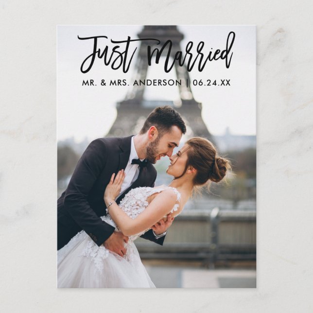Just Married Modern Brush Script Wedding Foto Postkarte (Vorderseite)