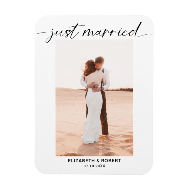 Just Married Modern Script Foto Minimal Wedding A Magnet (Vertikal)