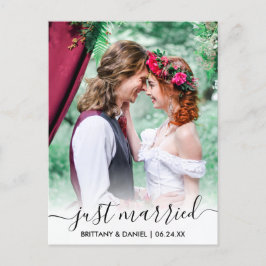 Just Married Modern trendy Script Overlay Postkarte