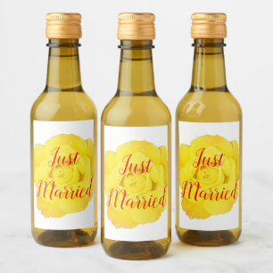 Just Married Newly Weds Wedding Yellow Rose Trendy Weinetikett