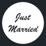 Just Married Newlyweds Custom Script Text Wedding Runder Aufkleber<br><div class="desc">Einfach und cool in Schwarz,  perfekt für Hochzeiten! Sie können den Text ändern und auch die Farben & Schriftart ändern!</div>