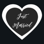 Just Married Sticker<br><div class="desc">Just Married heart Aufkleber wird in einem doppelten Herzdesign gezeigt. Farbe Schwarz</div>
